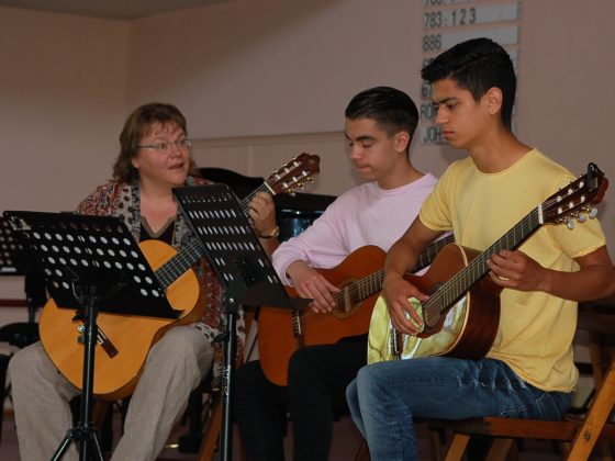 Gitaar: uitvoering leerlingen van Daniëlle de Rover en Herman des Bouvrie